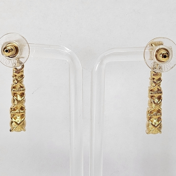 VINTAGE Monet Classic Gold-Tone Rhinestone Dangling Earrings - Picture 5 of 5